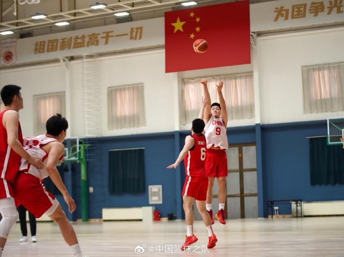 對(duì)抗訓(xùn)練繼續(xù)!中國(guó)男籃最新訓(xùn)練圖集新鮮出爐