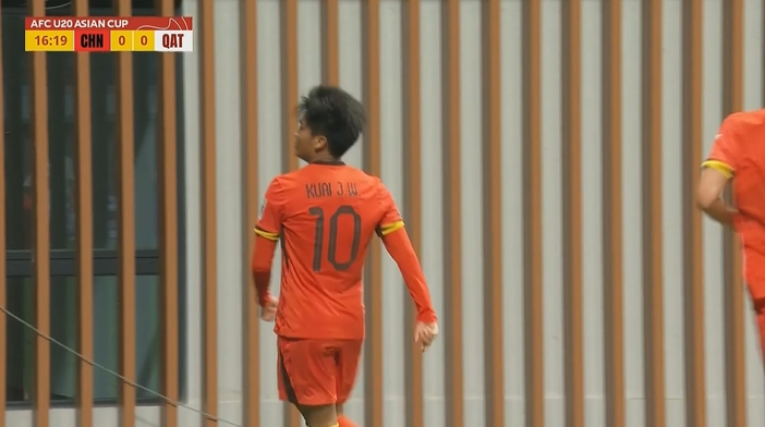  國(guó)青1-0卡塔爾！蒯紀(jì)聞精彩低射破門，毛偉杰就地反搶送助攻