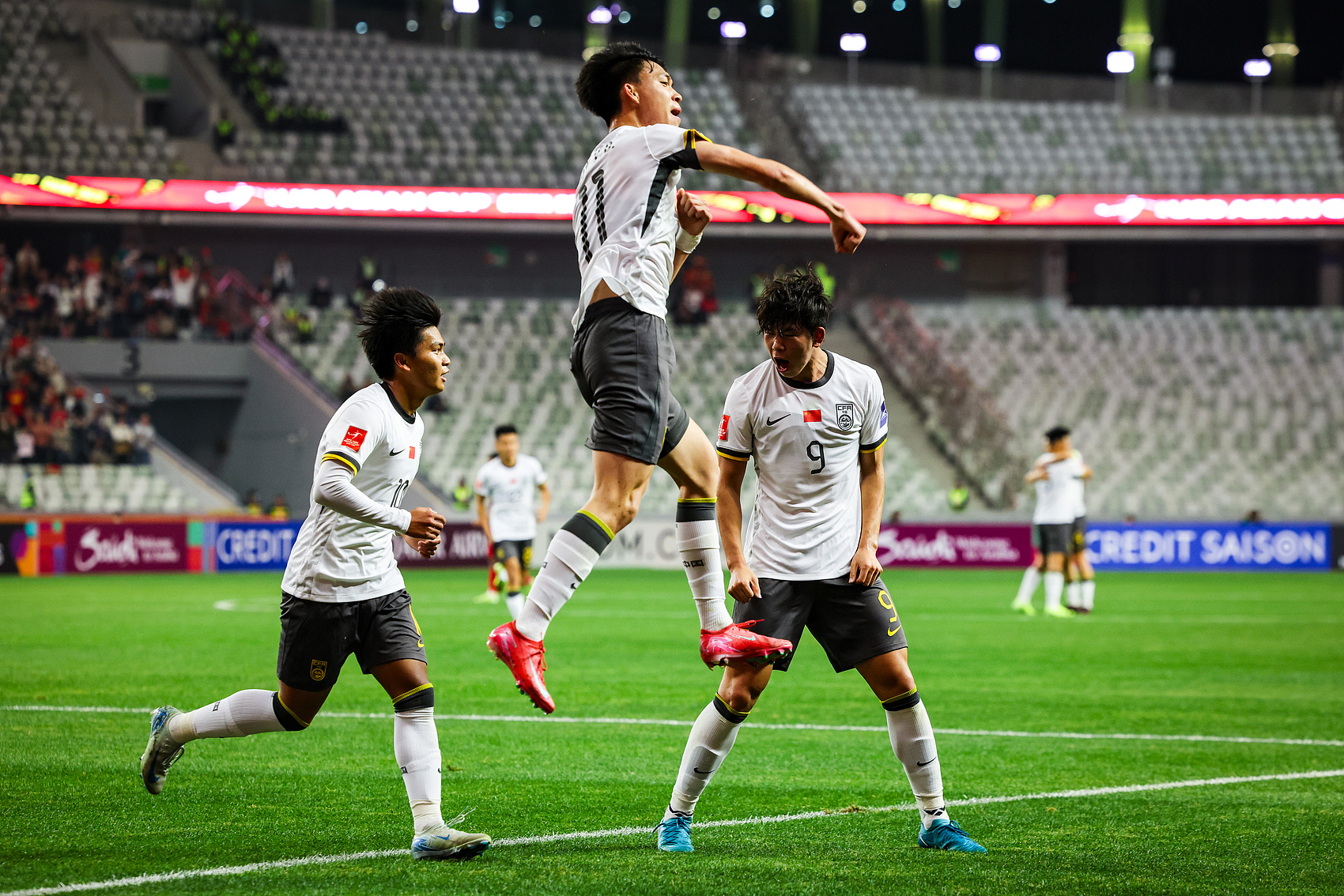  全面壓制！國青半場控球率高達(dá)7成，射門比9-3，造對方3張黃牌
