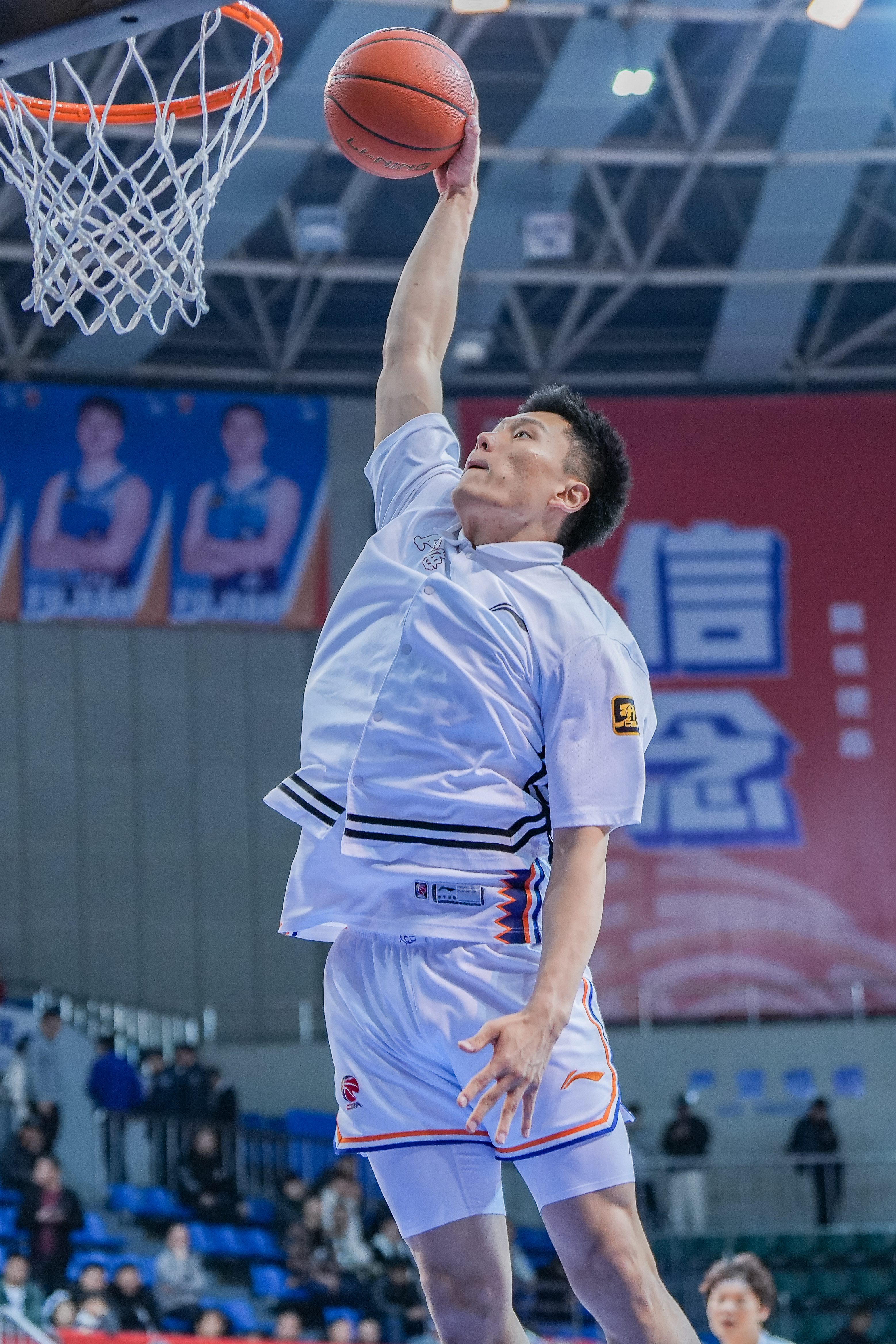  持續(xù)漲球！上海男籃“李花”組合—李弘權(quán)、李添榮