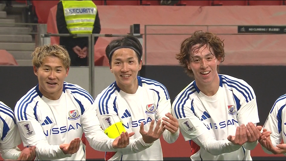  5分鐘連丟2球！天野純搶點破門+和隊友跳搖籃舞慶祝，海港2球落后