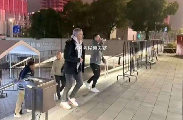 考察！博主：國安主帥塞蒂恩現(xiàn)場觀看海港與亞泰的比賽
