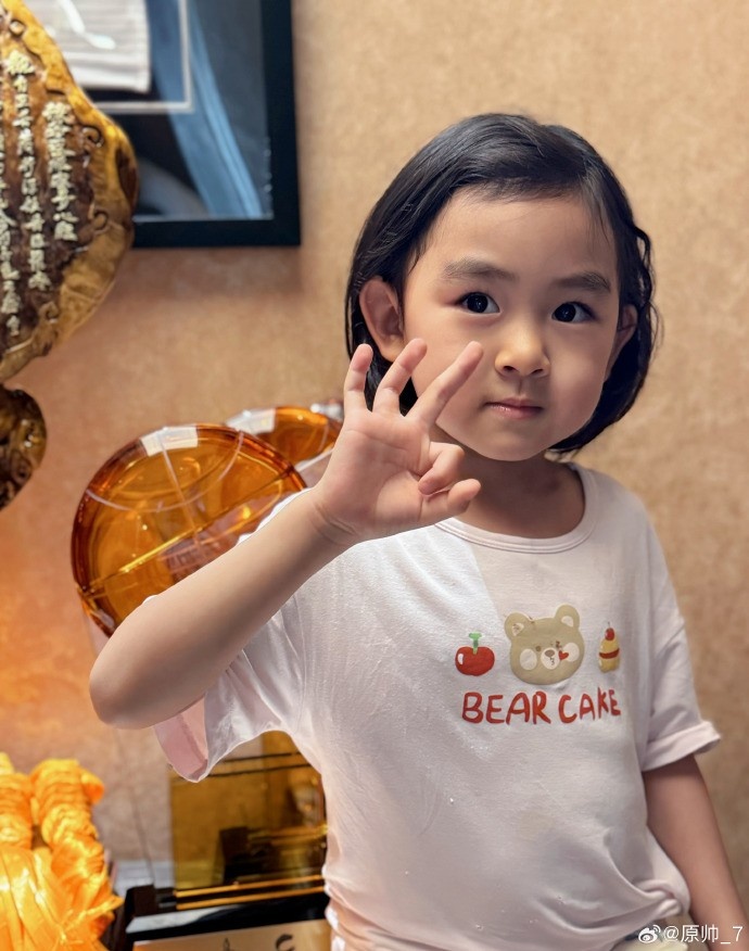  三分大賽三冠王！原帥曬三冠獎杯：完成了女兒給安排的任務(wù)！