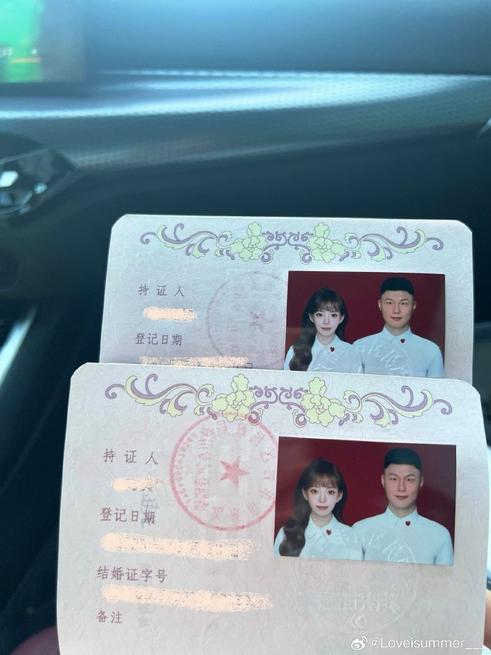  恭喜！方昊女友社媒曬結(jié)婚證：已婚