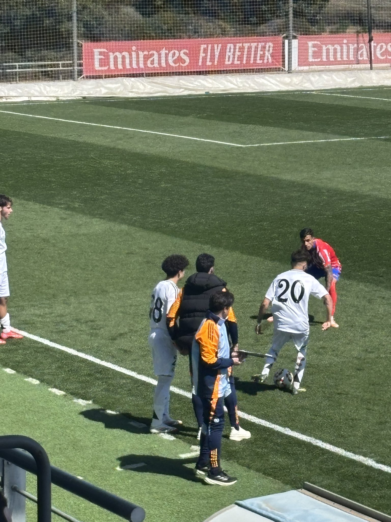  天賦滿滿！馬塞洛15歲兒子恩佐皇馬U19首秀，登場5分鐘腳后跟助攻