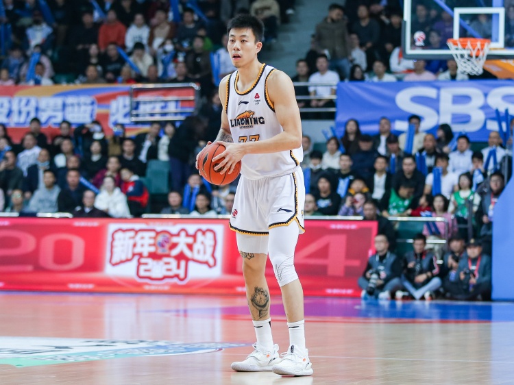  攻防俱佳！張鎮(zhèn)麟15中8拿到19分7板6助5斷2帽