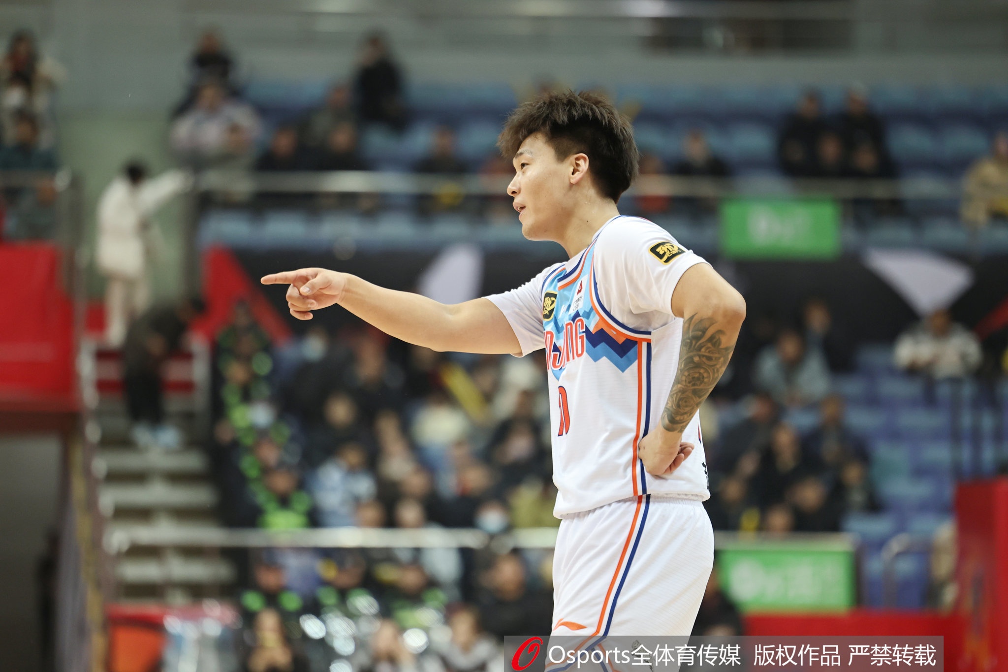  首戰(zhàn)舊主！趙睿半場5中1僅拿4分3板3助1斷 正負值-19