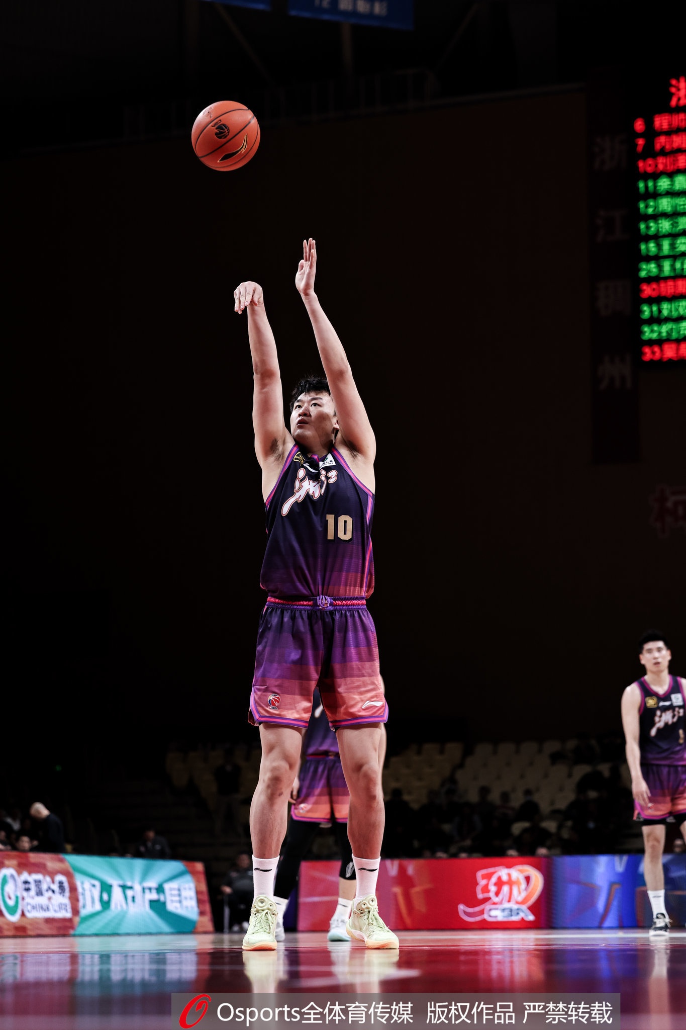 高效替補(bǔ)！劉澤一13投7中&罰球4中3得18分7板 得分并列全隊(duì)最高